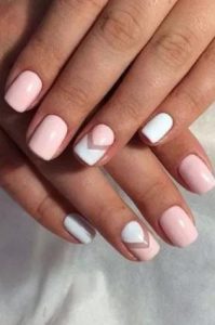 ροζ σχέδιο για νύχια
