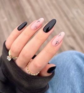 black nails christmas 